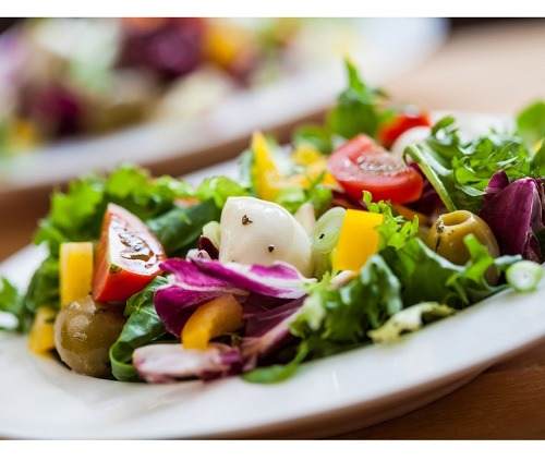 4 saladas para emagrecer de forma saudável para o Verão